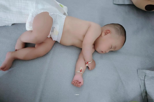 金昌怀孕多久会显肚子